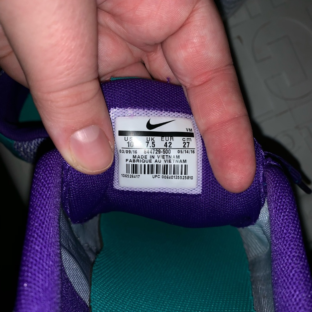 Nike tennis shoes